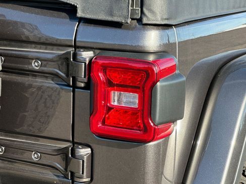 Used 2023 Jeep Wrangler Unlimited Rubicon 4xe image 6