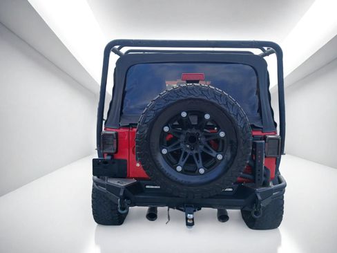 Used 2015 Jeep Wrangler Unlimited Sahara w/ Connectivity Group AWD/4WD image 6
