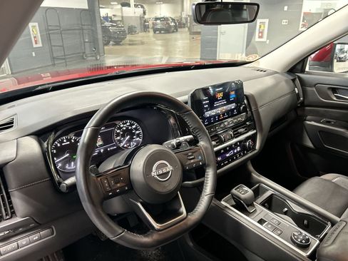 Certified 2024 Nissan Pathfinder SL image 31