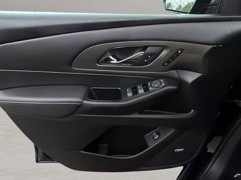 Used 2023 Chevrolet Traverse Premier w/ Redline Edition image 17