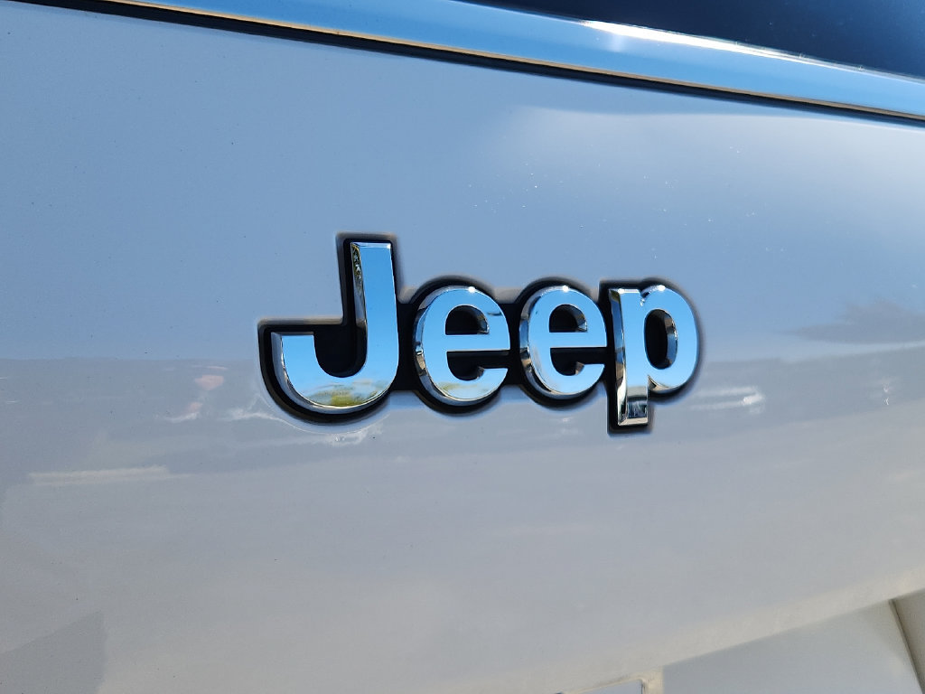 Used 2023 Jeep Grand Cherokee L Laredo w/ Luxury Tech Group I RWD image 32
