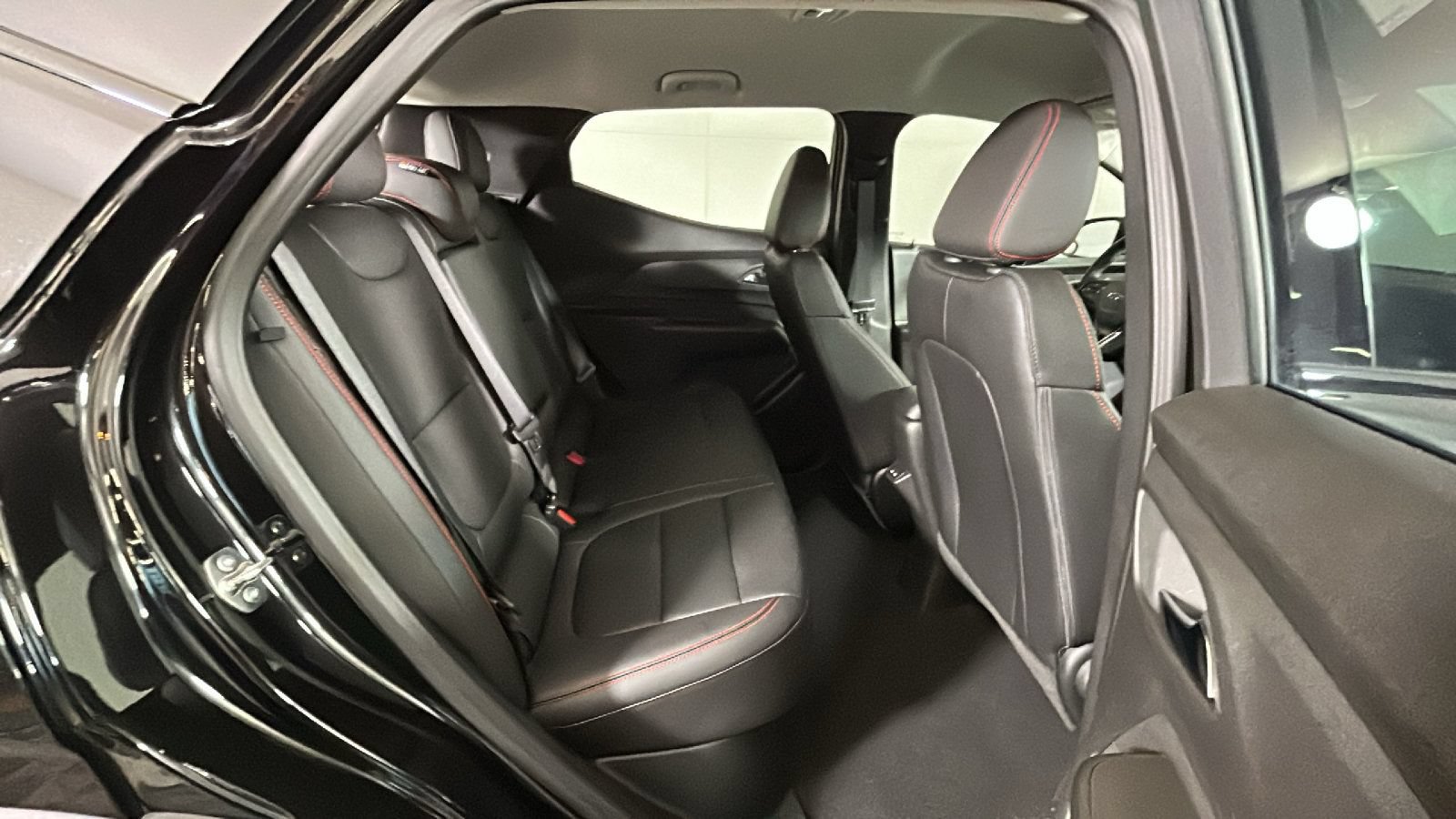 Used 2027 Chevrolet Bolt RS FWD image 34