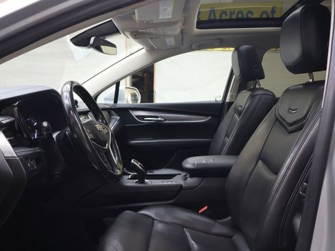Used 2019 Cadillac XT5 Premium Luxury AWD/4WD image 17