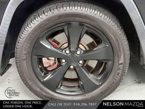 Used 2017 Jeep Cherokee Sport FWD image 10