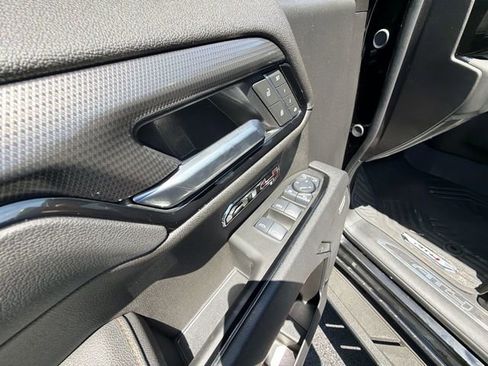Used 2025 GMC Sierra 1500 AT4 w/ AT4 Premium Package AWD/4WD image 13