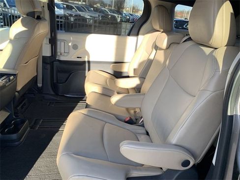 Used 2021 Toyota Sienna XLE image 15