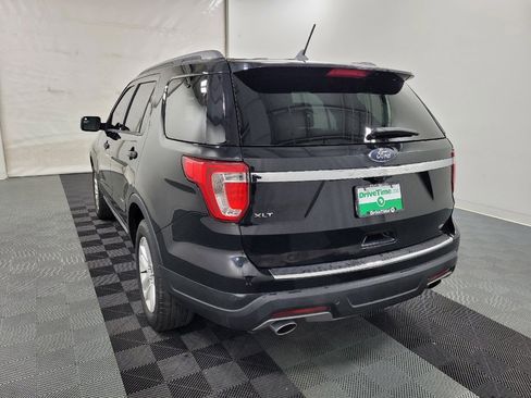 Used 2018 Ford Explorer XLT w/ Equipment Group 202A FWD image 5
