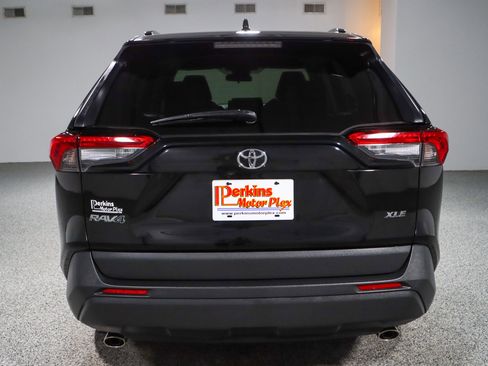 Used 2022 Toyota RAV4 XLE image 8