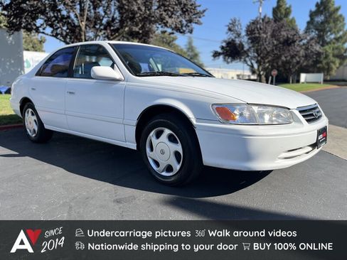Used 2000 Toyota Camry LE image 1