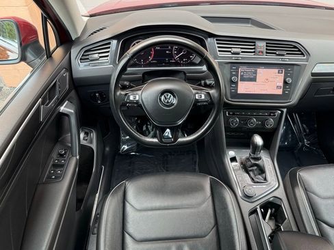 Used 2018 Volkswagen Tiguan SEL Premium image 24