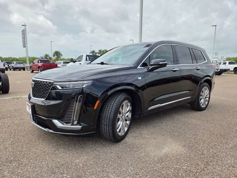 Used 2023 Cadillac XT6 Premium Luxury w/ Technology Package FWD image 3