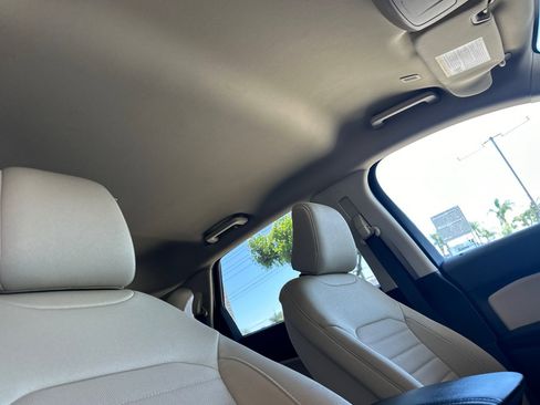 Used 2024 Ford Edge SE image 17