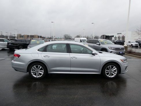 Used 2020 Volkswagen Passat 2.0T SE image 2