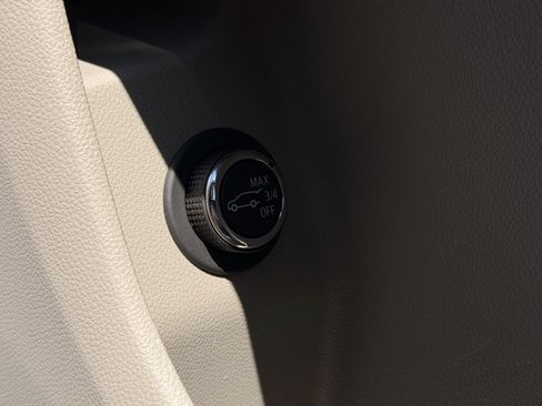 Used 2023 Cadillac XT4 Luxury FWD image 38