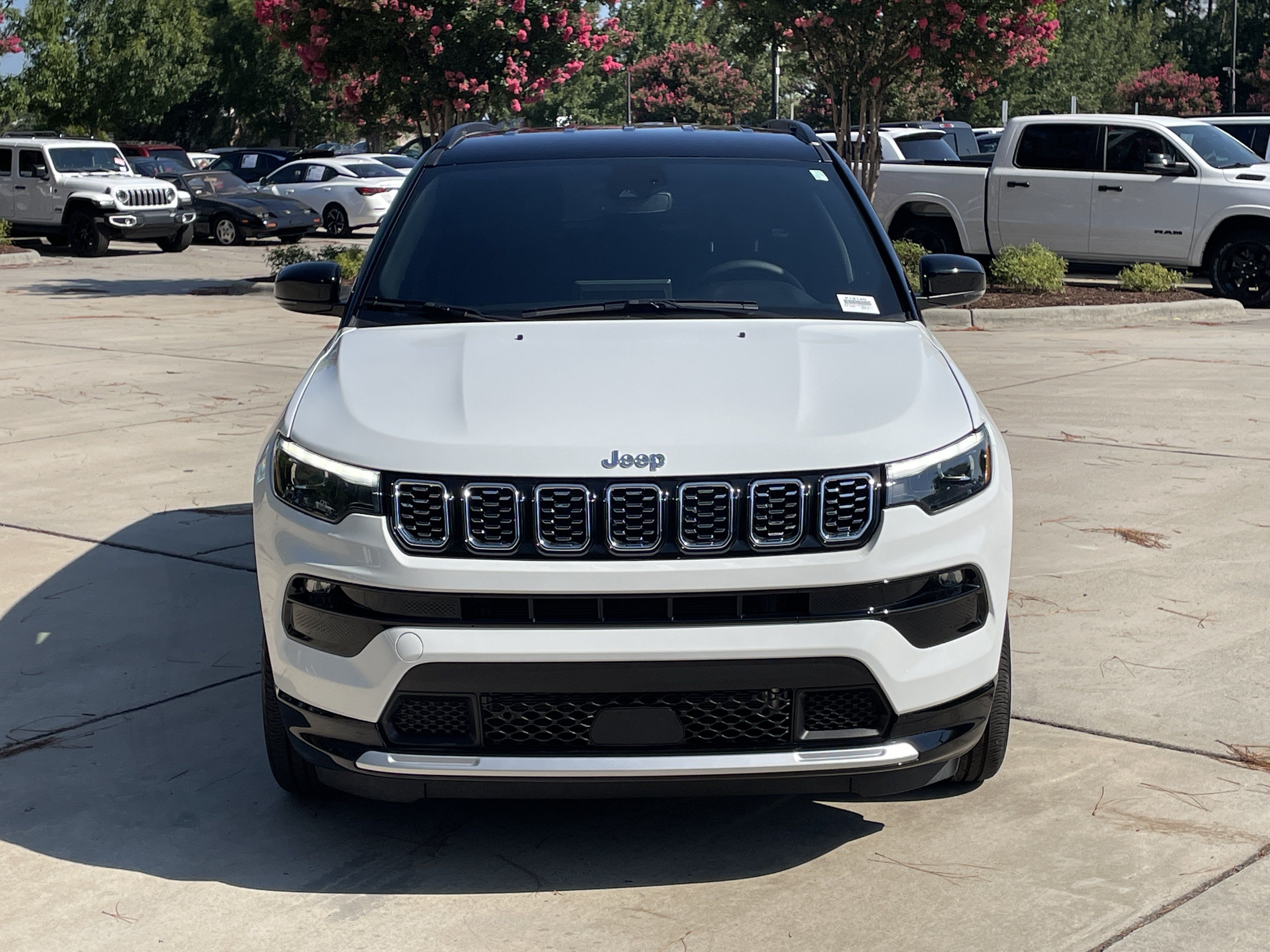 Used 2025 Jeep Compass Limited w/ Elite Group AWD/4WD image 3