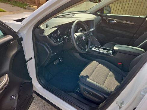 Used 2023 Buick Envision Preferred image 17