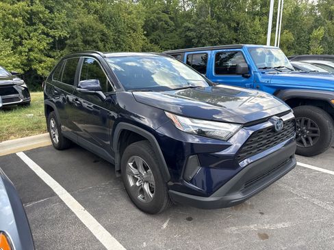 Used 2024 Toyota RAV4 XLE w/ Convenience Package AWD/4WD image 5
