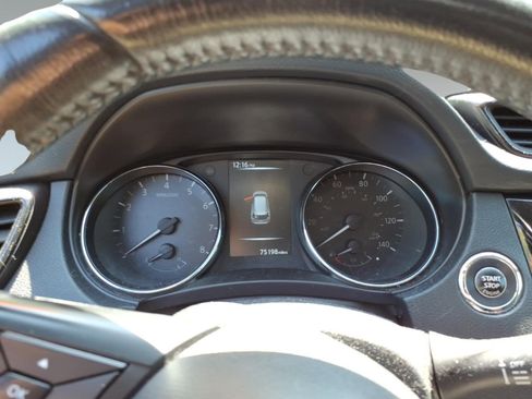 Used 2017 Nissan Rogue SV w/ SV Premium Package AWD/4WD image 11