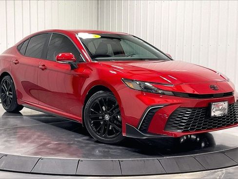 Used 2026 Toyota Camry SE w/ Convenience Package FWD image 3