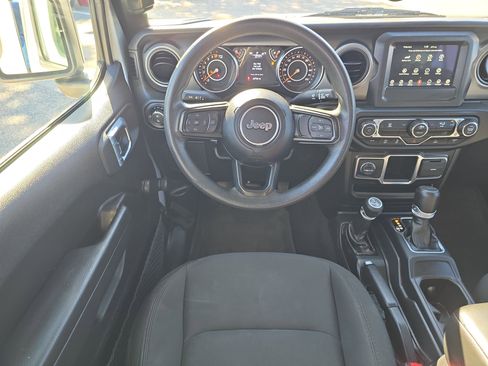 Used 2022 Jeep Gladiator Sport image 15