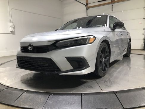 Used 2024 Honda Civic Sport image 3