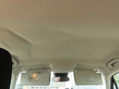 Used 2015 Jeep Renegade Latitude w/ Popular Equipment Group FWD image 22