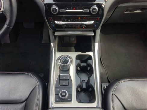 Used 2024 Ford Explorer Limited image 23