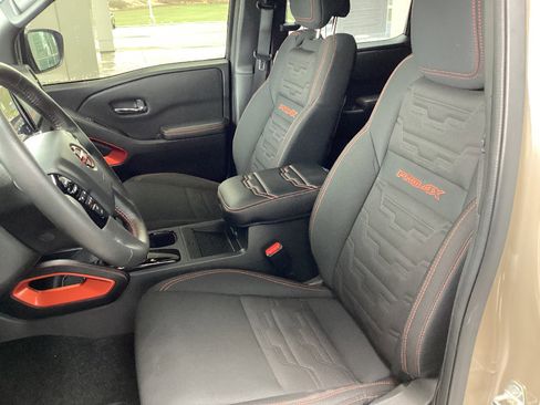 Used 2023 Nissan Frontier PRO-4X w/ Pro Convenience Package image 12