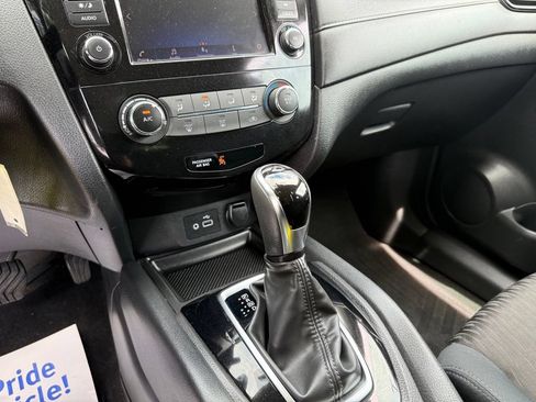 Used 2018 Nissan Rogue S AWD/4WD image 15
