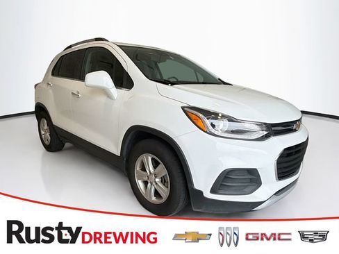 Used 2020 Chevrolet Trax LT w/ LT Convenience Package FWD image 1