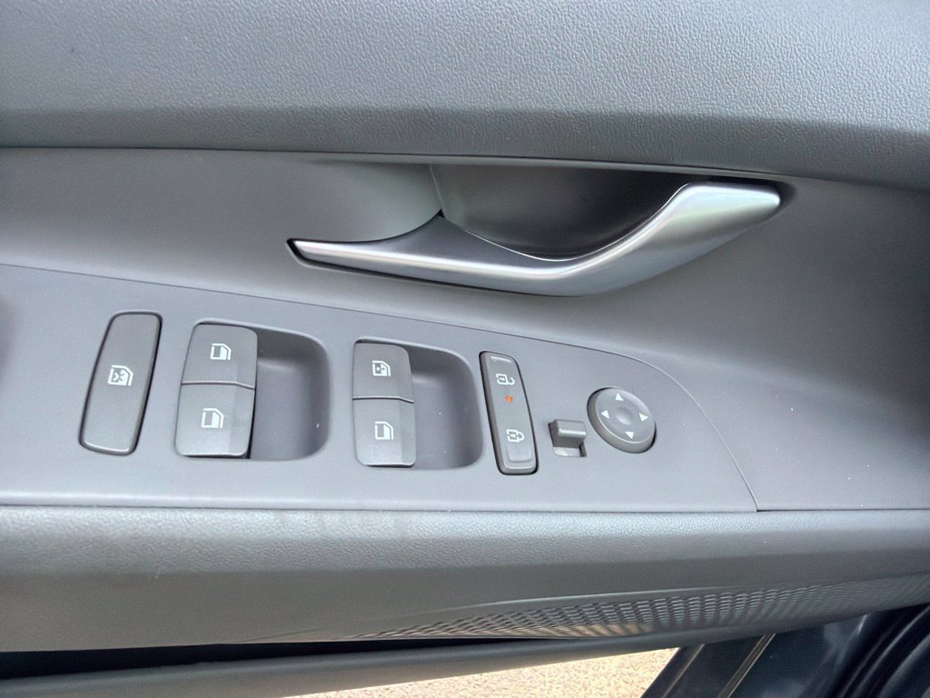 Certified 2025 Hyundai Elantra Sport FWD image 8