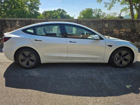Used 2023 Tesla Model 3 Standard Range image 9