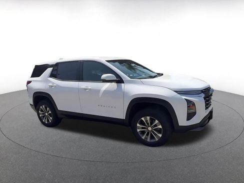 Used 2025 Chevrolet Equinox LT FWD image 2
