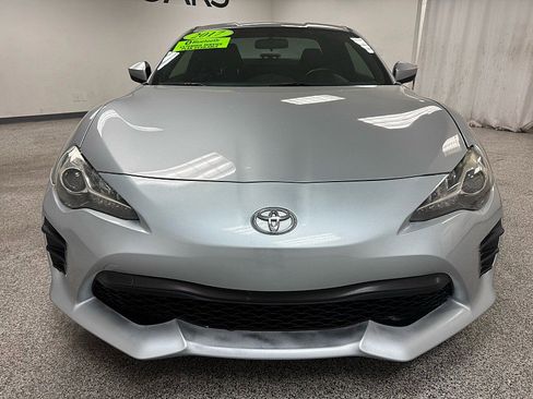 Used 2017 Toyota 86 image 2