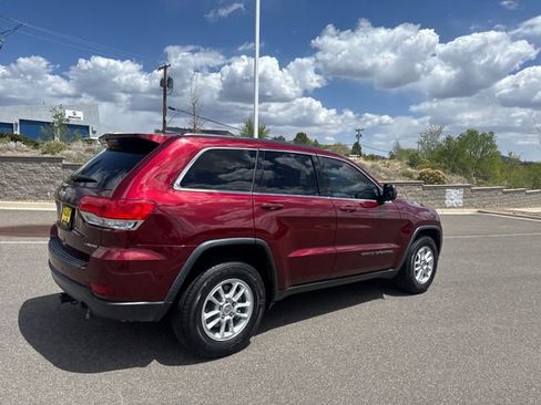 Used 2018 Jeep Grand Cherokee Laredo RWD image 3