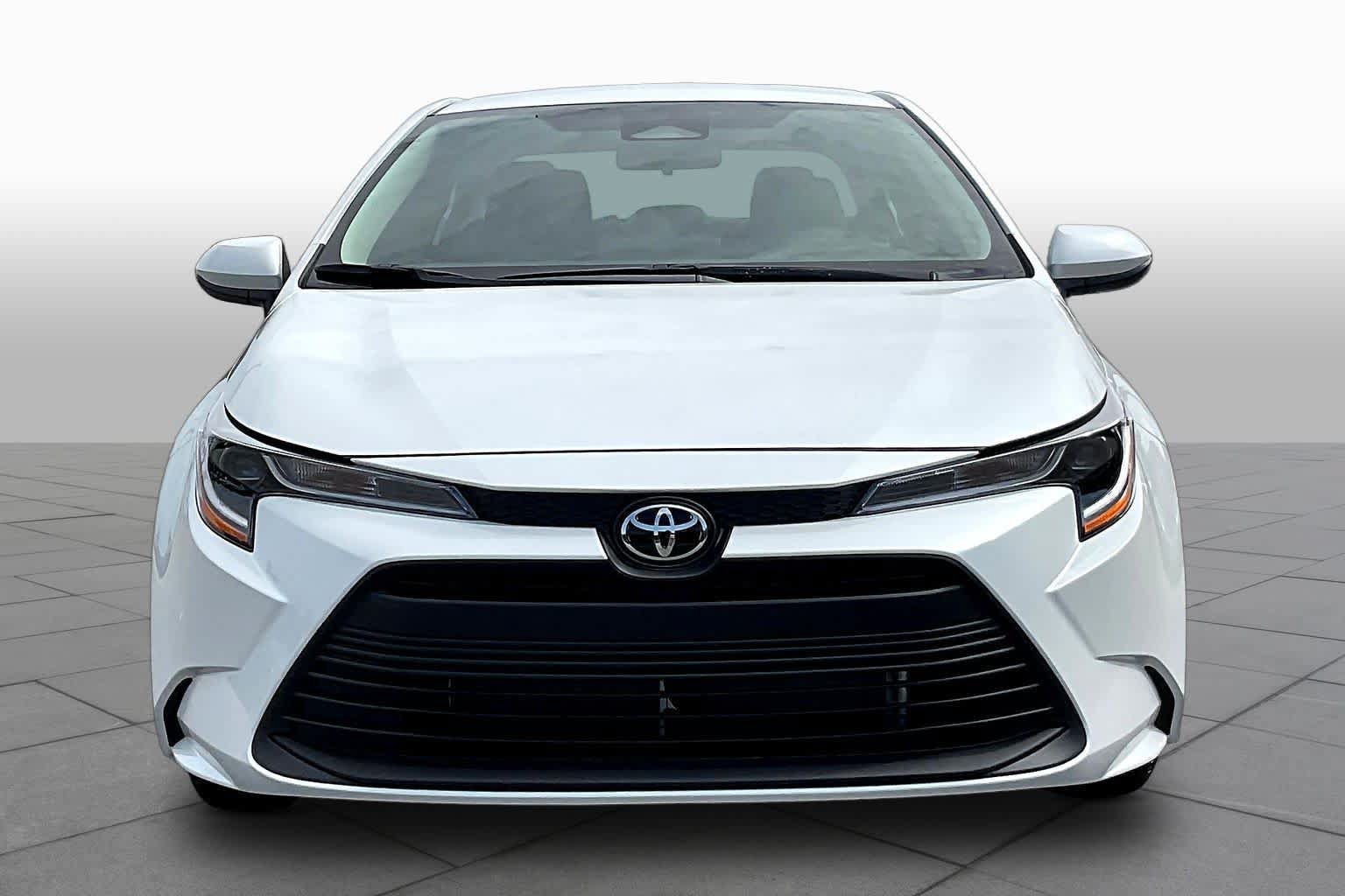 Used 2026 Toyota Corolla LE FWD image 3
