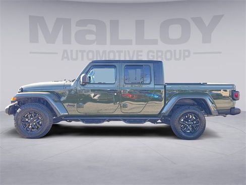 Used 2022 Jeep Gladiator Sport image 6
