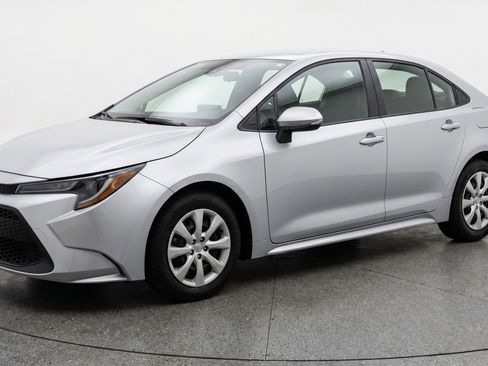 Used 2025 Toyota Corolla LE FWD image 3