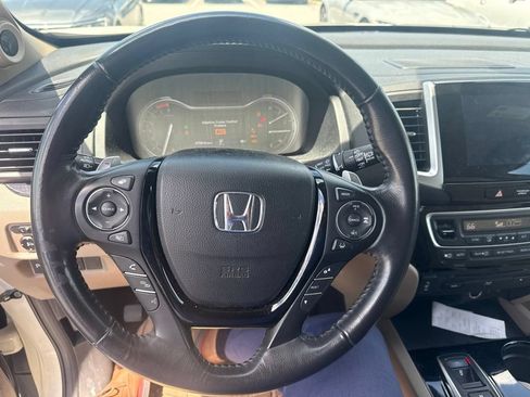 Used 2017 Honda Pilot Touring image 7