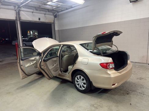 Used 2011 Toyota Corolla FWD image 12
