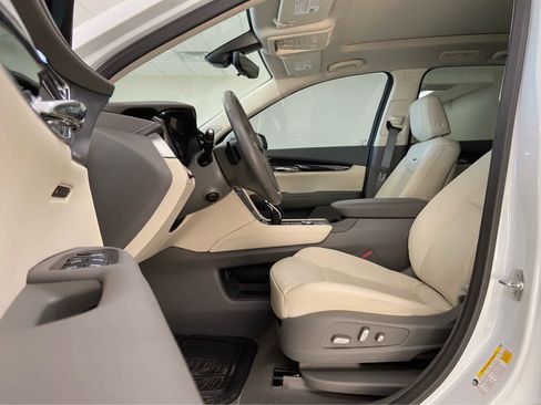 Used 2024 Cadillac XT6 Premium Luxury w/ Technology Package FWD image 16