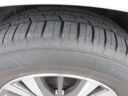 Used 2017 Nissan Pathfinder SL w/ SL Tech Package image 8