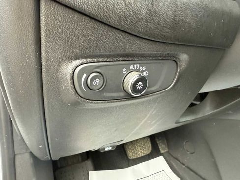 Used 2022 Chevrolet Equinox RS w/ RS Leather Package image 16