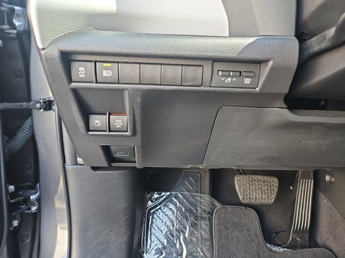 Used 2025 Toyota Sienna XLE FWD image 25