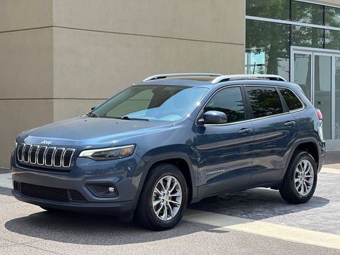 Used 2020 Jeep Cherokee Latitude Plus w/ Comfort/Convenience Group FWD image 2