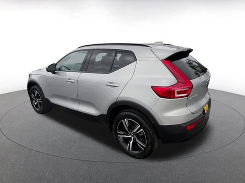 Used 2024 Volvo XC40 B5 Core AWD/4WD image 10