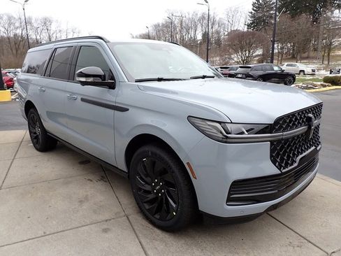 New 2025 Lincoln Navigator L Reserve w/ Jet Appearance Package image 15