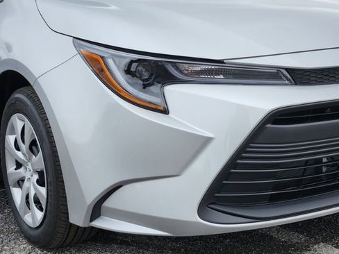 Used 2026 Toyota Corolla LE FWD image 7