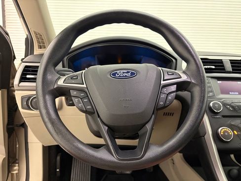 Used 2018 Ford Fusion SE FWD image 3