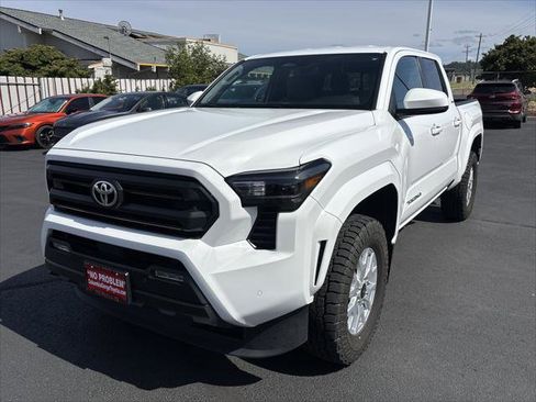 Certified 2024 Toyota Tacoma SR5 AWD/4WD image 1